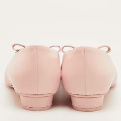 مملوكة مسبقًا حذاء باليرينا فلات سالفاتوري فيراغامو فيونكة فيفا جلد معدني وردي مقاس 40