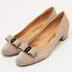 Pre Owned حذاء كعب عالي سالفاتوري فيراغامو فيونكة vara جلد لامع أزرق فاتح مقاس 36.5