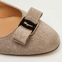 Pre Owned حذاء كعب عالي سالفاتوري فيراغامو فيونكة vara جلد لامع أزرق فاتح مقاس 36.5