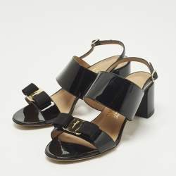 مملوكة مسبقًا Salvatore Ferragamo Giulia Size 38 Black Patent Leather Slingback Sandals