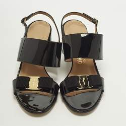 مملوكة مسبقًا Salvatore Ferragamo Giulia Size 38 Black Patent Leather Slingback Sandals