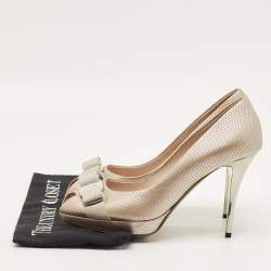 مملوكة مسبقًا Salvatore Ferragamo Size 39.5 Gold Leather Bow Peep Toe Pumps