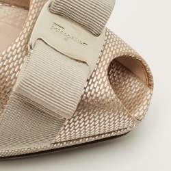 مملوكة مسبقًا Salvatore Ferragamo Size 39.5 Gold Leather Bow Peep Toe Pumps