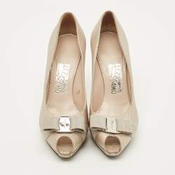 مملوكة مسبقًا Salvatore Ferragamo Size 39.5 Gold Leather Bow Peep Toe Pumps