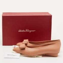 مملوكة مسبقًا حذاء فلات باليه سالفاتوري فيراغامو فيفا فيونكة جلد وردي بيج مقاس 41