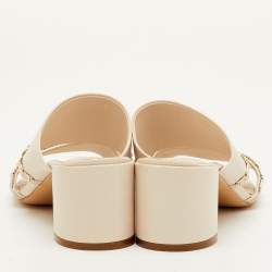 مملوكة مسبقًا Salvatore Ferragamo Trabia Size 39 Cream Leather Slide Sandals