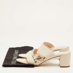 مملوكة مسبقًا Salvatore Ferragamo Trabia Size 39 Cream Leather Slide Sandals