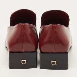 مملوكة مسبقًا Salvatore Ferragamo Gancini Size 38 Burgundy Leather Loafers