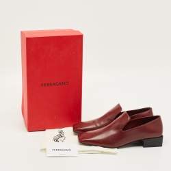 مملوكة مسبقًا Salvatore Ferragamo Gancini Size 38 Burgundy Leather Loafers