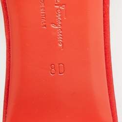 Pre Owned صندل سلفاتوري فيراغامو بشعار جانشيني مطرز بالكريستال حرير أحمر قياس 39.5