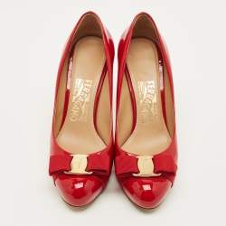 مملوكة مسبقًا Salvatore Ferragamo Vara Bow Size 36 Red Patent Leather Platform Pumps