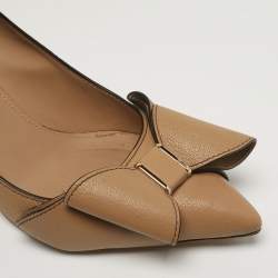 مملوكة مسبقًا Salvatore Ferragamo Size 39.5 Beige Leather Pointed Toe Pumps