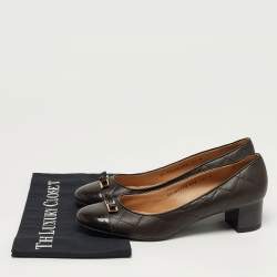 مملوكة مسبقًا Salvatore Ferragamo Vara Bow Size 40 Dark Brown Patent and Quilted Leather Block Heel Pumps