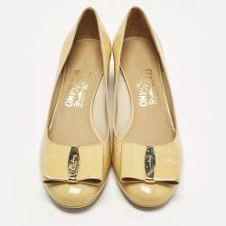 Pre Owned حذاء كعب عالي سالفاتوري فيراغامو فيونكة مقاس 38 جلد لامع بيج نعل سميك