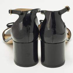 مملوكة مسبقًا Salvatore Ferragamo Vara Bow Size 38.5 Black Patent Leather Ankle Strap Sandals