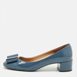 Pre Owned Salvatore Ferragamo Varina Size 38.5 Blue Patent Leather Bow Block Heel Pumps