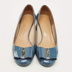 Pre Owned Salvatore Ferragamo Varina Size 38.5 Blue Patent Leather Bow Block Heel Pumps