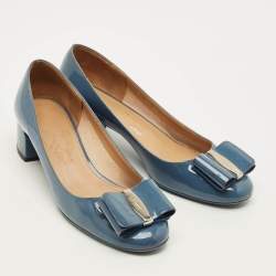 Pre Owned Salvatore Ferragamo Varina Size 38.5 Blue Patent Leather Bow Block Heel Pumps
