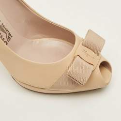 Pre Owned Salvatore Ferragamo Vara Bow Size 38 Beige Leather Peep Toe Pumps