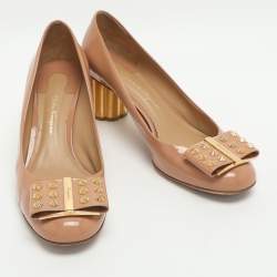 Pre Owned Salvatore Ferragamo Capua Embellished Size 40 Beige Patent Leather Block Heel Pumps