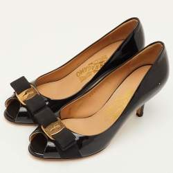 Pre Owned حذاء كعب عالي سالفاتوري فيراغامو فيونكة فارا جلد لامع أسود مقدمة مفتوحة مقاس 35.5