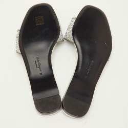 Pre Owned صندل سلايد مسطح سالفاتوري فيراغامو فيونيكا فضي لامع مقاس 40.5