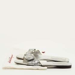 Pre Owned صندل سلايد مسطح سالفاتوري فيراغامو فيونيكا فضي لامع مقاس 40.5