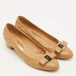 Pre Owned Salvatore Ferragamo Vara Bow Size 40 Beige Quilted Leather Block Heel Pumps 