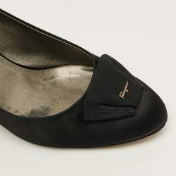Pre Owned Salvatore Ferragamo Size 40.5 Black Satin Round Toe Pumps