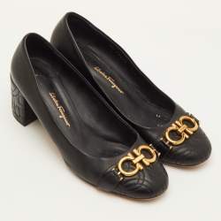 مملوكة مسبقًا Salvatore Ferragamo Gancini Size 39.5 Black Leather Block Heel Pumps