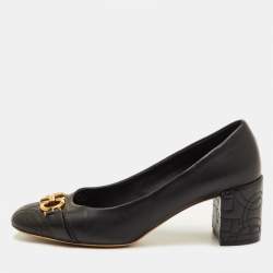 مملوكة مسبقًا Salvatore Ferragamo Gancini Size 39.5 Black Leather Block Heel Pumps