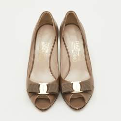 Pre Owned Salvatore Ferragamo Vara Bow Size 37.5 Brown Leather Vara Bow Peep Toe Pumps