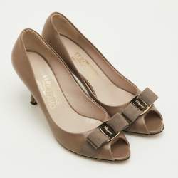 Pre Owned Salvatore Ferragamo Vara Bow Size 37.5 Brown Leather Vara Bow Peep Toe Pumps