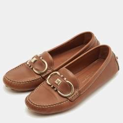 مملوكة مسبقًا Salvatore Ferragamo Gancini Size 39 Brown Leather Slip On Loafers