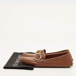 مملوكة مسبقًا Salvatore Ferragamo Gancini Size 39 Brown Leather Slip On Loafers