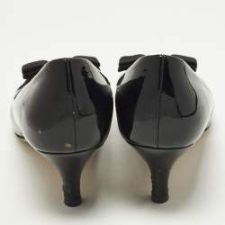 مملوكة مسبقًا Salvatore Ferragamo Size 37.5 Black Patent Leather Vara Bow Pumps