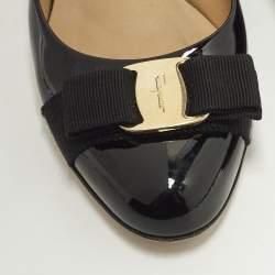 مملوكة مسبقًا Salvatore Ferragamo Size 37.5 Black Patent Leather Vara Bow Pumps