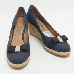 Pre Owned Salvatore Ferragamo Darly Vara Bow Size 40.5 Navy Blue Canvas Wedge Pumps