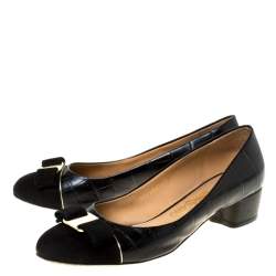 Pre Owned Salvatore Ferragamo Black Croc Embossed Leather And Suede Vara Bow Pumps Size 38.5