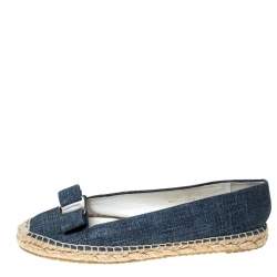 مملوكة مسبقًا Salvatore Ferragamo Blue Printed Suede Mandy Vara Bow Espadrille Flats Size 38.5