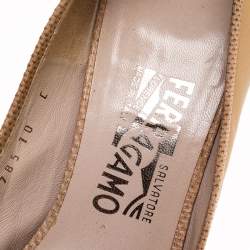 Pre Owned Salvatore Ferragamo Beige Lizard and Leather Bow Peep Toe Pumps Size 40.5
