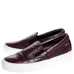 Pre Owned Salvatore Ferragamo Burgundy Croc And Ostrich Embossed Leather Pacau Slip On Sneakers Size 38.5