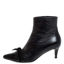 Pre Owned بوت سالفاتوري فيراغامو جلد أسود فيونكة قطيفة مقاس 37