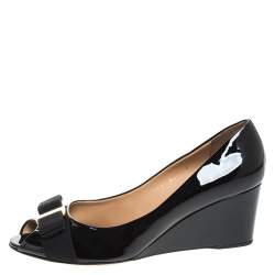 Pre Owned Salvatore Ferragamo Black Patent Leather Sissi Bow Peep Toe Wedge Pumps Size 38.5