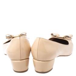 Pre Owned Salvatore Ferragamo Beige Patent Leather Vara Bow Pumps Size 40