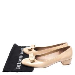 Pre Owned Salvatore Ferragamo Beige Patent Leather Vara Bow Pumps Size 40