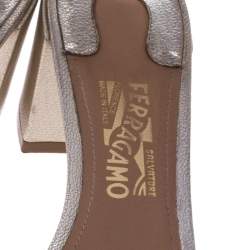 Pre Owned Salvatore Ferragamo Gold Metallic Textured Leather Vara Bow Block Heel Sandals Size 36