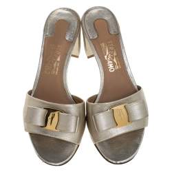Pre Owned Salvatore Ferragamo Gold Metallic Textured Leather Vara Bow Block Heel Sandals Size 36