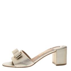 Pre Owned Salvatore Ferragamo Gold Metallic Textured Leather Vara Bow Block Heel Sandals Size 36