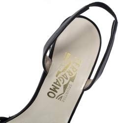 مملوكة مسبقًا Salvatore Ferragamo Black Leather Strappy Gancini Logo Sandals Size 38.5